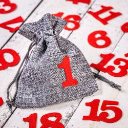 Adventní kalendář - jutové pytlíky 12 x 15 cm - šedé + červené číslice Všechny produkty