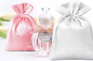Saténové sáčky v růžové a stříbrné barvě a dekorativní parfém