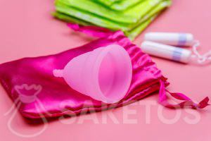 Subtilní saténový sáček na hygienické vložky, tampony nebo menstruační kalíšek