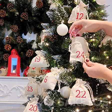 Adventní kalendář na vánočním stromku - Vánoční stromek s pytlíky