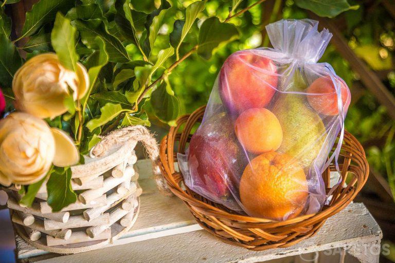 Organzové sáčky chrání ovoce před vosami