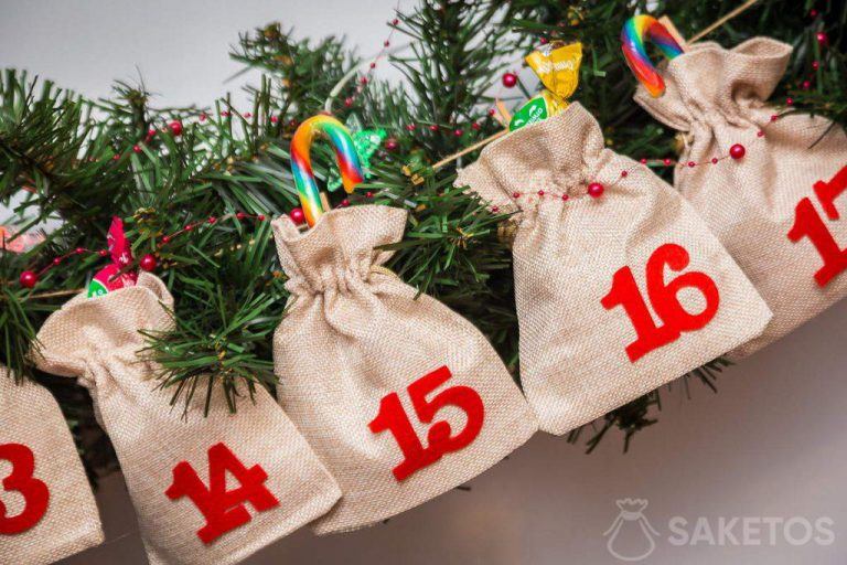 Sladké dárky v adventním kalendáři ze sáčků