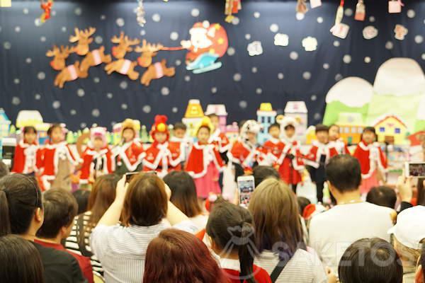Santa Claus v mateřské škole - představení pro děti