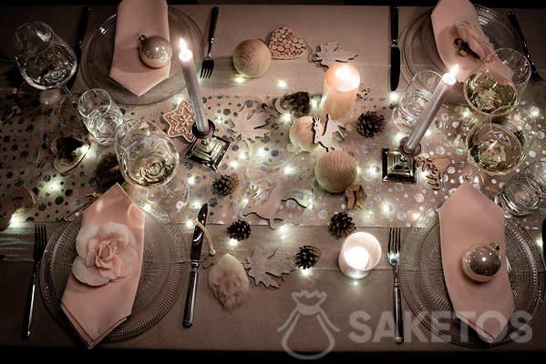 Zdobení vánočního stolu světýlky