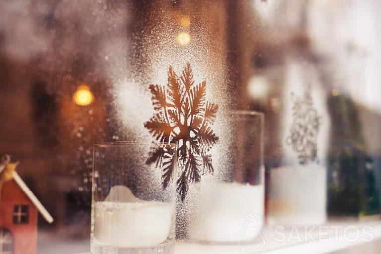 Okenní dekorace z umělého sněhu ve spreji