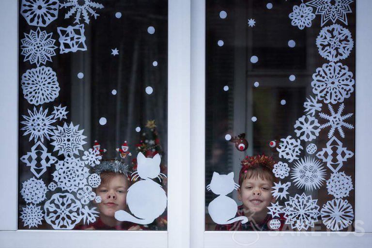 Dekorace oken v dětském pokoji - zimní dekorace