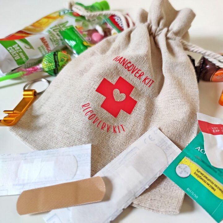 Pytlíky z imitovaného lnu s potiskem 15 x 20 cm - přirozené / Hangover kit Nápady na dárek