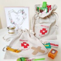 Pytlíky z imitovaného lnu s potiskem 15 x 20 cm - přirozené /  Hangover kit Střední sáčky