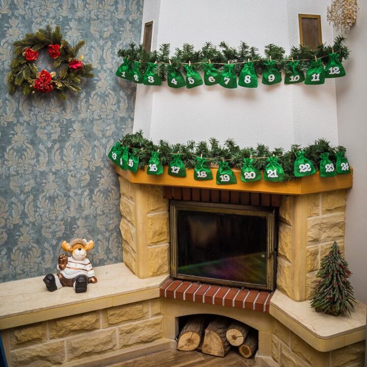 Adventní kalendář - jutové pytlíky 12 x 15 cm - zelené + bílá čísla Všechny produkty