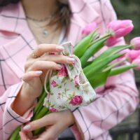 Pytlíky z imitovaného lnu s potiskem 10 x 13 cm - přirozené / růže Světle přírodní sáčky