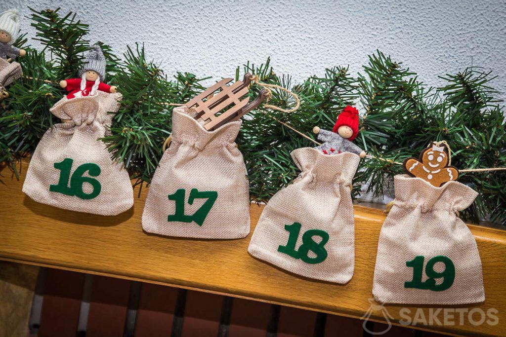 Adventní kalendář s vánočními ozdobami