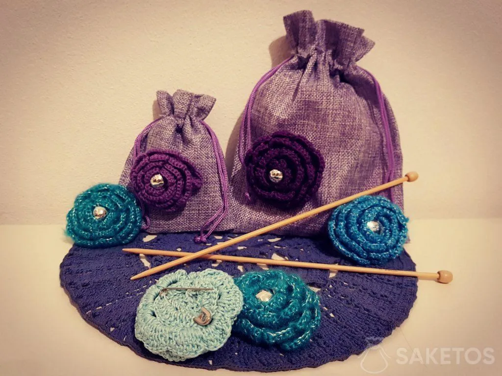 DIY jutové pytle s dekoracemi