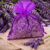 Organza sáčky se sušenou levandulí jako dekorativní balení