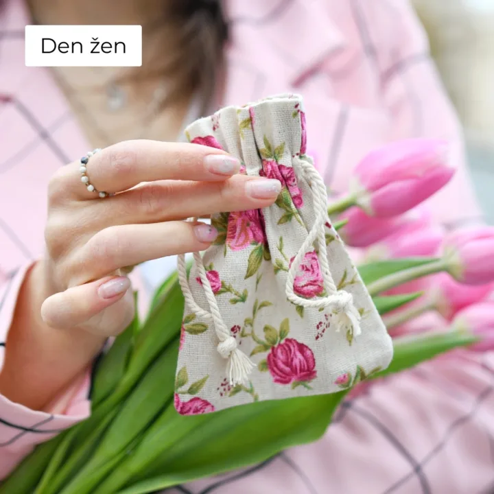 Látkové dárkové sáčky k Mezinárodnímu dni žen